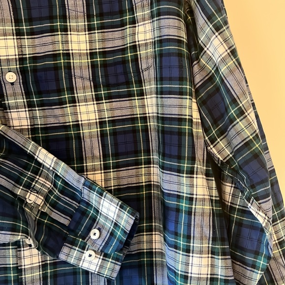 Untuckit plaid button down NWOT - Picture 3 of 5